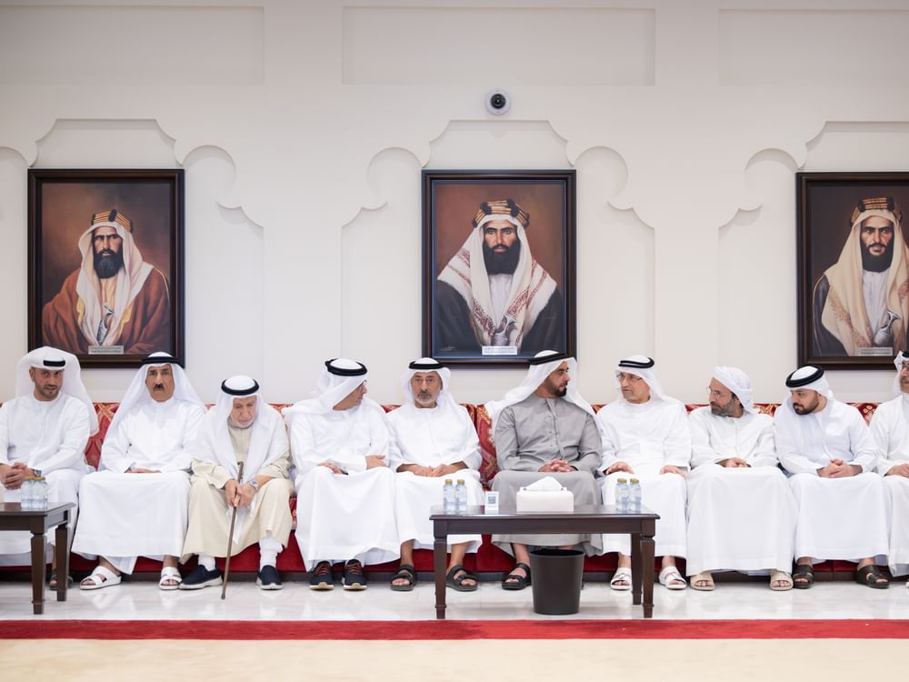 سيف بن زايد يعزي في وفاة سالم السامان