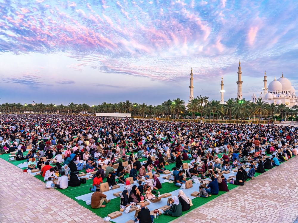 1,156,890 وجبة إفطار في مركز جامع الشيخ زايد الكبير ضمن مشروع "ضيوفنا الصائمون"
