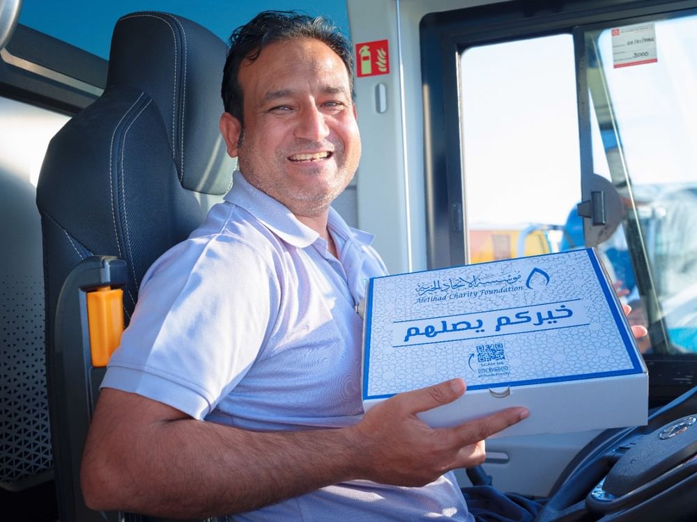 ‎"نقل عجمان" توزع 6000 وجبة إفطار ضمن "فطوركم علينا"