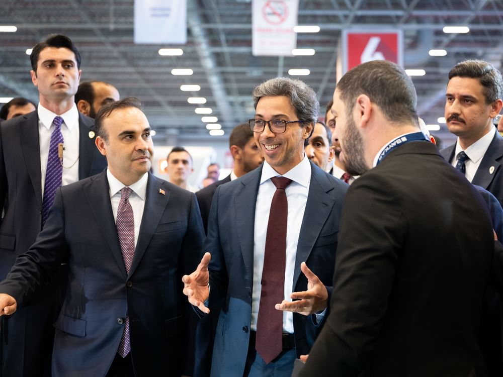 منصور بن زايد يزور معرض "ساها إكسبو  للصناعات الدفاعية 2026" في إطار زيارة عمل يقوم بها لتركيا