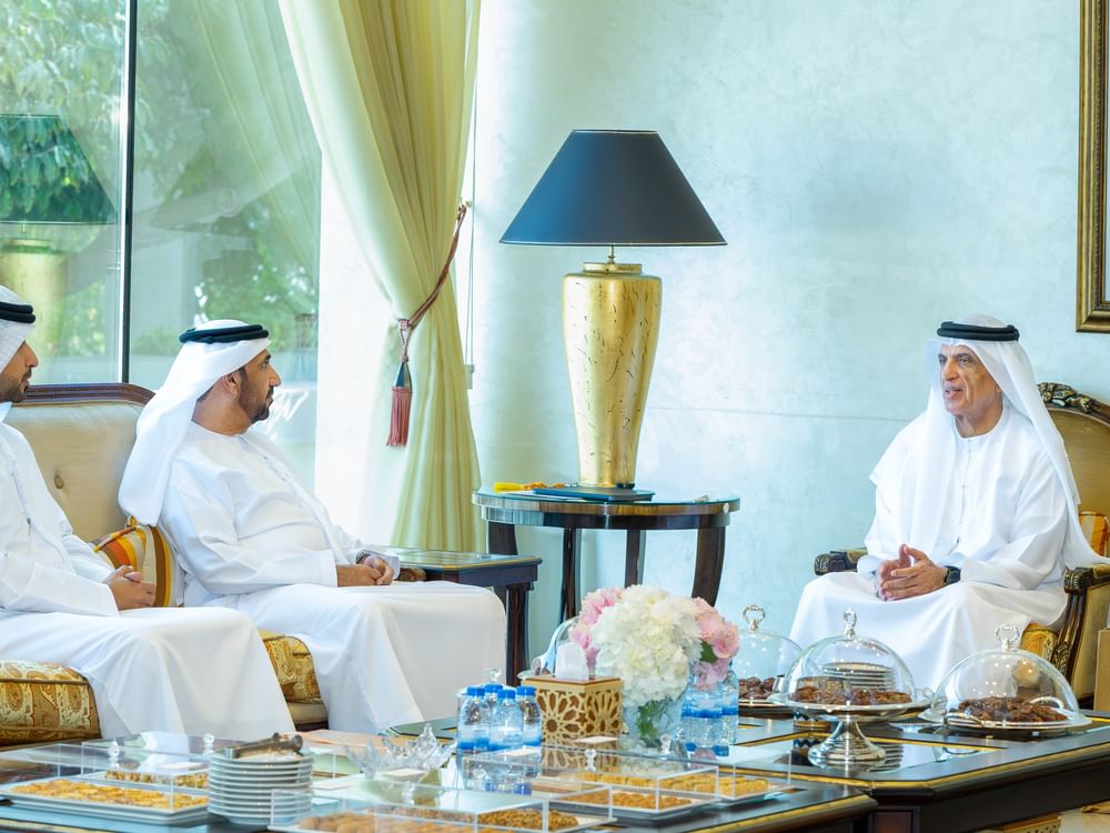 El gobernante de Ras al Jaima recibe al presidente del Parlamento Árabe