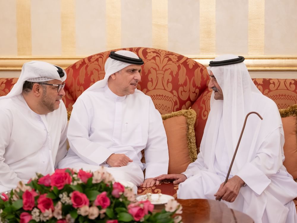 حمد الشرقي يستقبل المهنئين بشهر رمضان بحضور ولي العهد