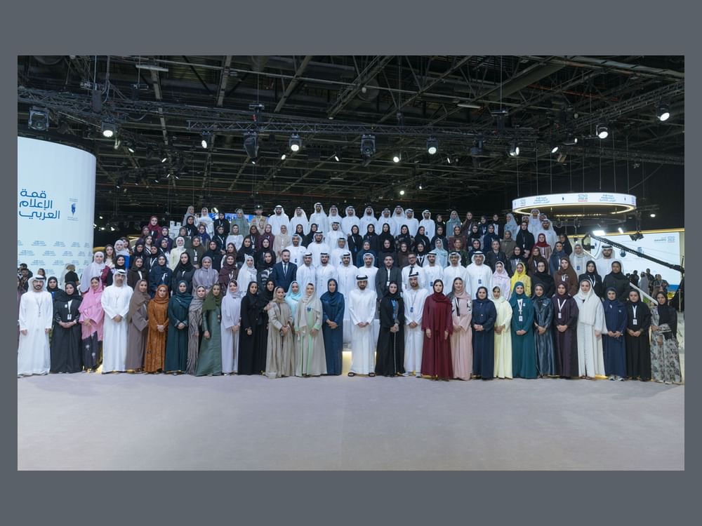 أحمد بن محمد يشهد تخريج دفعات جديدة من 4 برامج إعلامية متخصصة خلال "قمة الإعلام العربي 2026"