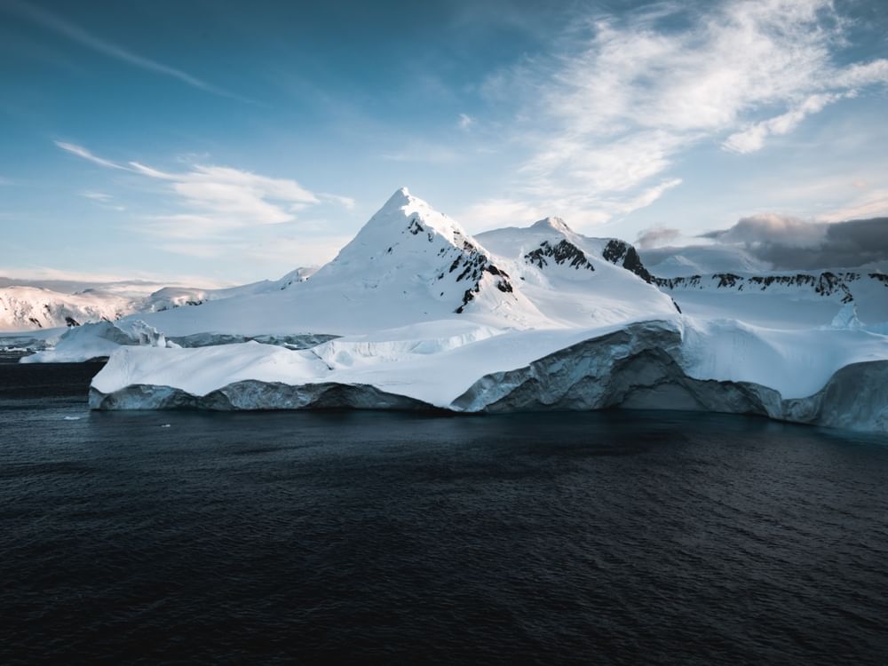 Chinese scientists conduct detection experiment on Antarctic ice cap