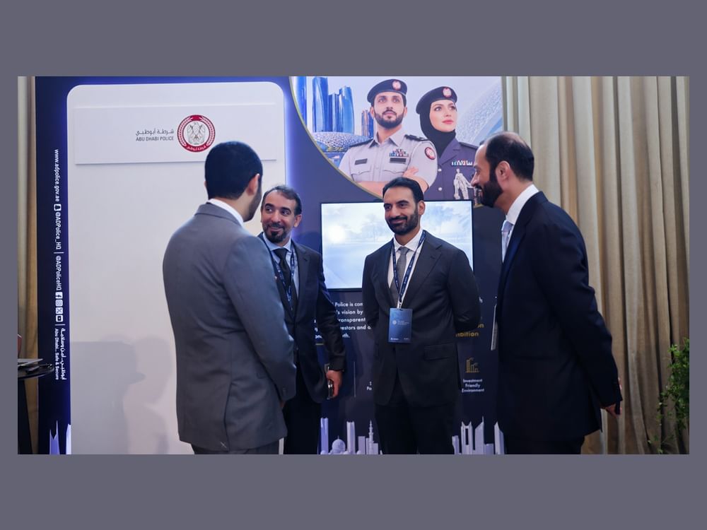 شرطة أبوظبي تبرز منظومة الأمن والأمان الداعمة لمكانة أبوظبي الاستثمارية في شنغهاي 2026