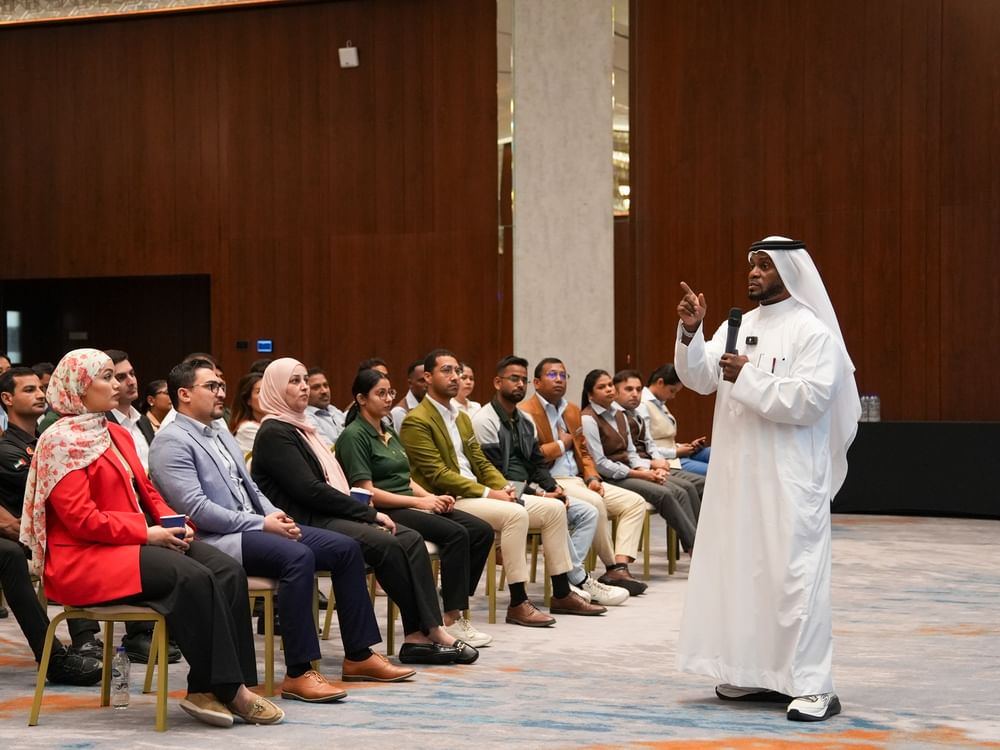 شرطة رأس الخيمة تعزز جاهزية موظفي الفنادق لدعم الأمن السياحي الشامل