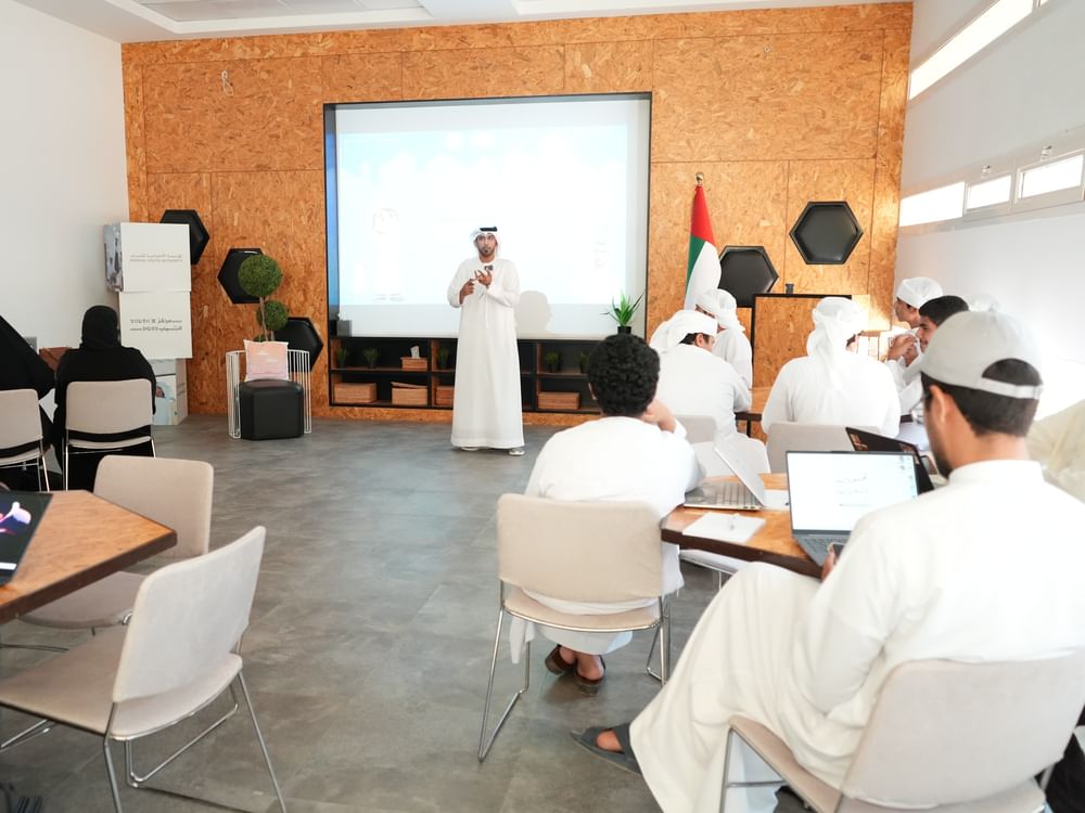 مركز شباب فلج المعلا يعزز مهارات الشباب في صناعة المحتوى الرقمي 