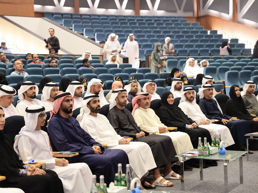 ولي عهد رأس الخيمة يلتقي فريق ألعاب الماسترز أبوظبي 2026