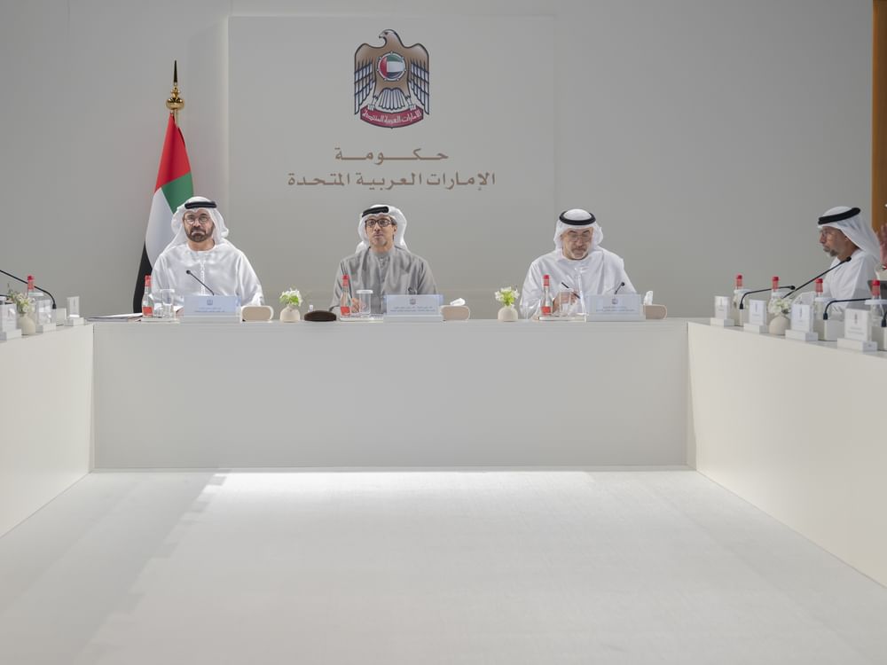 Mansour bin Zayed preside reunión del Consejo de Desarrollo Ministerial para abordar propuestas legislativas y políticas clave
