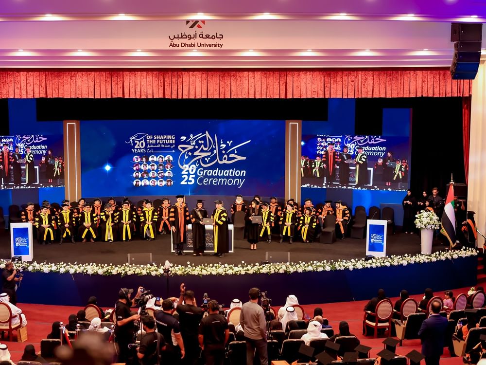 La Universidad de Abu Dabi celebra graduación