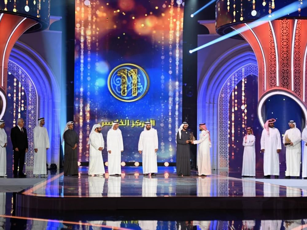 نهيان بن زايد يتوج السعودي محمد الوادعي ببيرق
