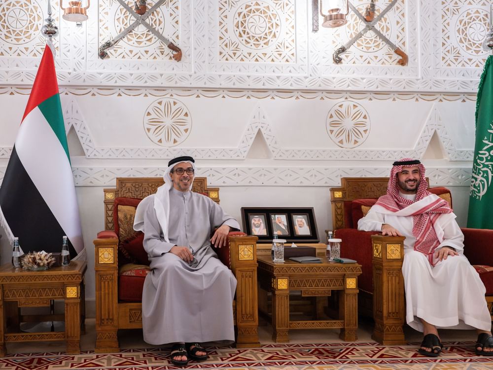 خلال زيارة أخوية.. منصور بن زايد وخالد بن سلمان يبحثان في الرياض العلاقات الأخوية