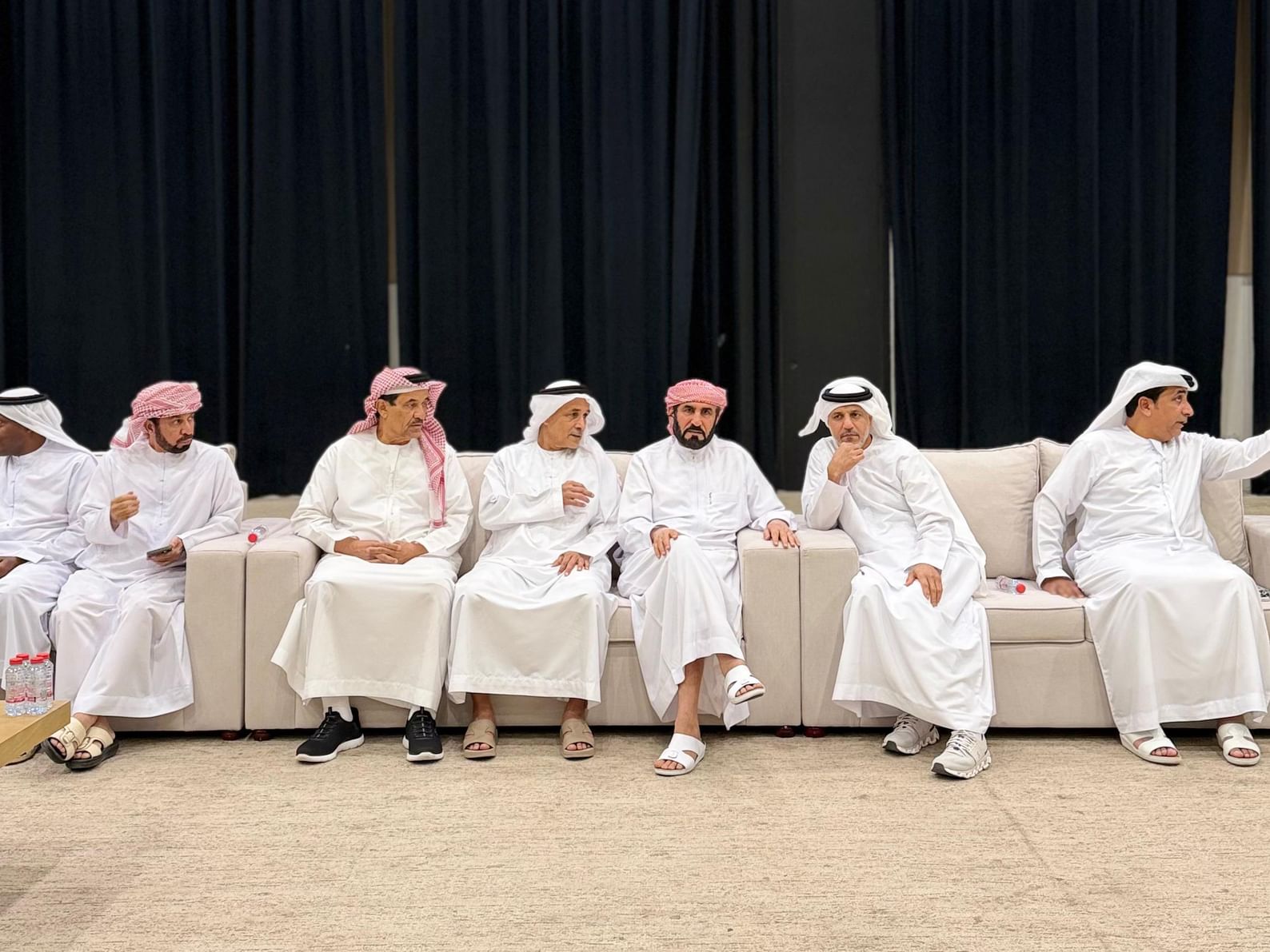 محمد وطالب بن صقر والشيوخ يعزون في وفاة الشيخة بخيته سيف الكتبي