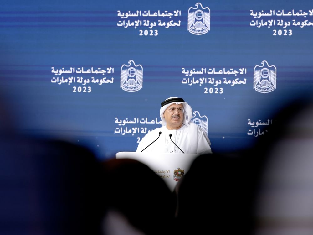 أنور قرقاش: القيادة الإماراتية طموحة وتثق في قدرات شعبها.. وتحرص على استدامة النمو والازدهار والاستقرار للوطن والمواطن.