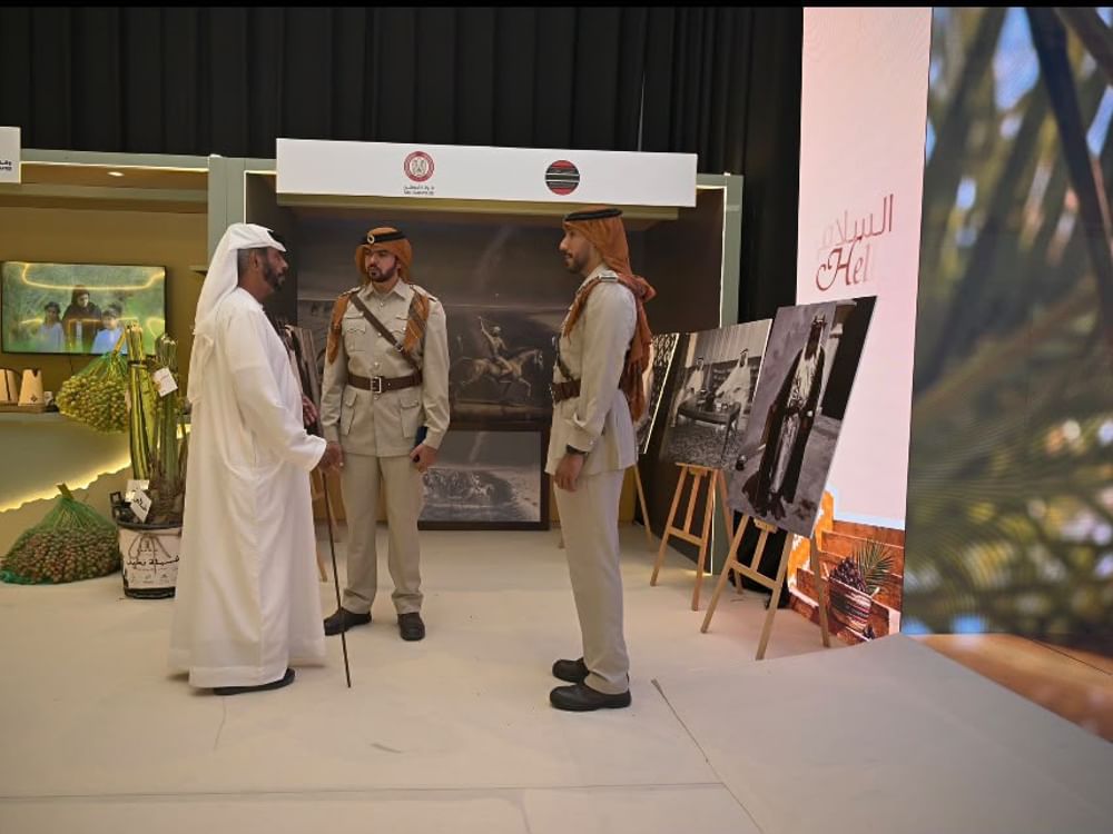 شرطة أبوظبي تستعرض تاريخها وموروثها الأمني في "ليوا عجمان للرطب والعسل"