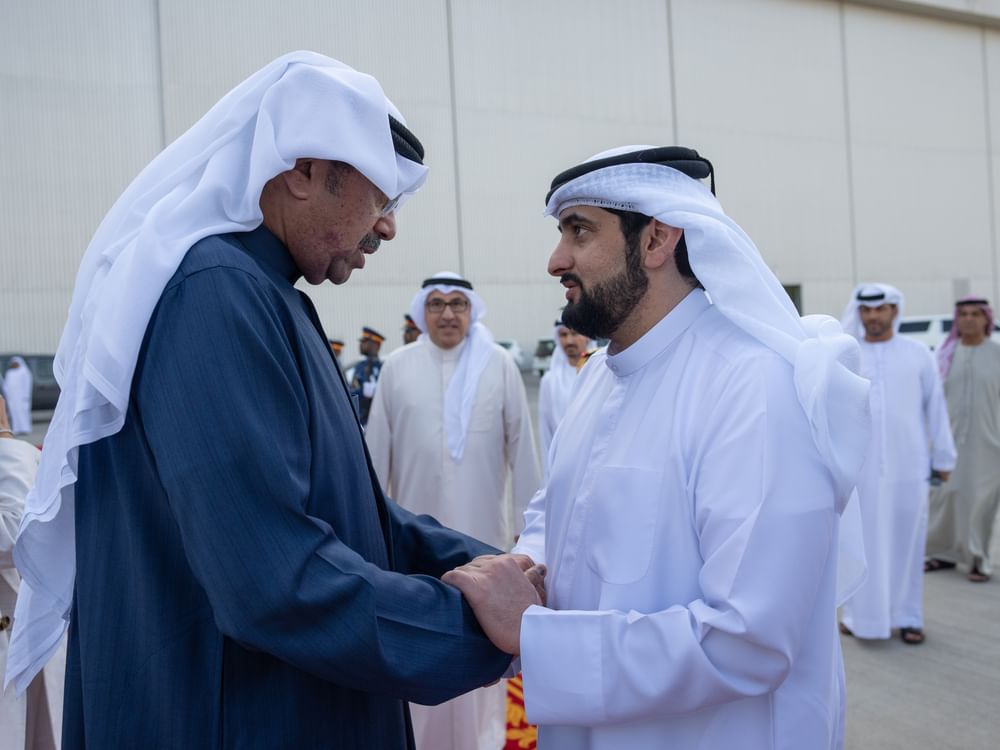 Ahmed bin Mohammed sees off Kuwait Minister of Defence