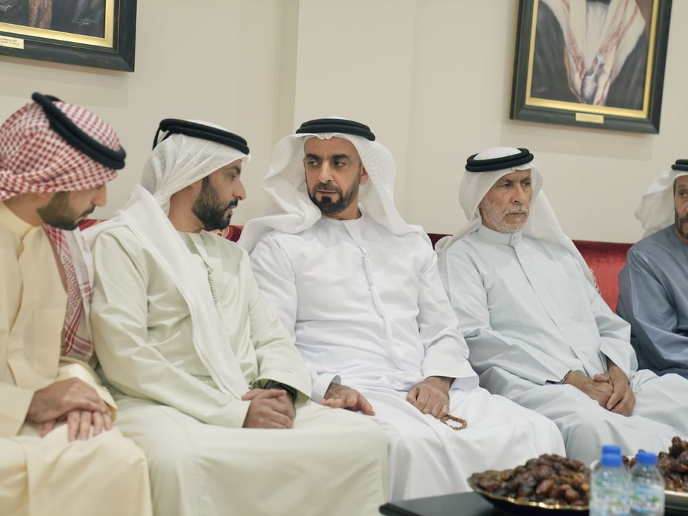 سيف بن زايد يقدم واجب العزاء بوفاة سالم المزروعي