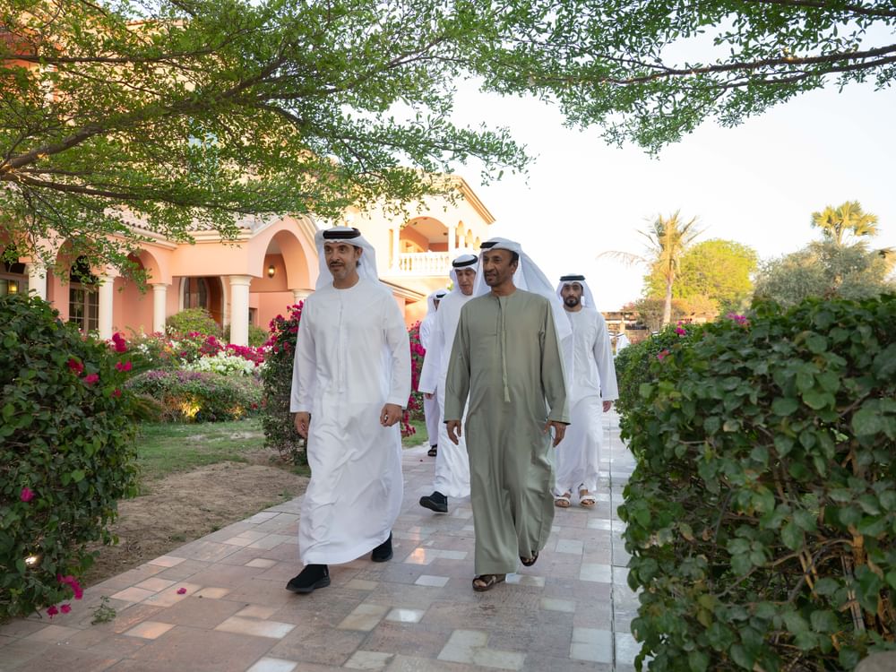 Hazza bin Zayed participa de banquete de Iftar organizado por Saeed Eid Al Ghafli em Abu Dhabi