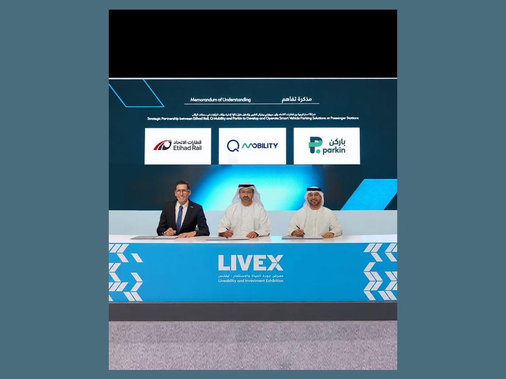 شراكة إستراتيجية لتطوير وتشغيل حلول ذكية لإدارة مواقف المركبات في محطات قطارات الركاب