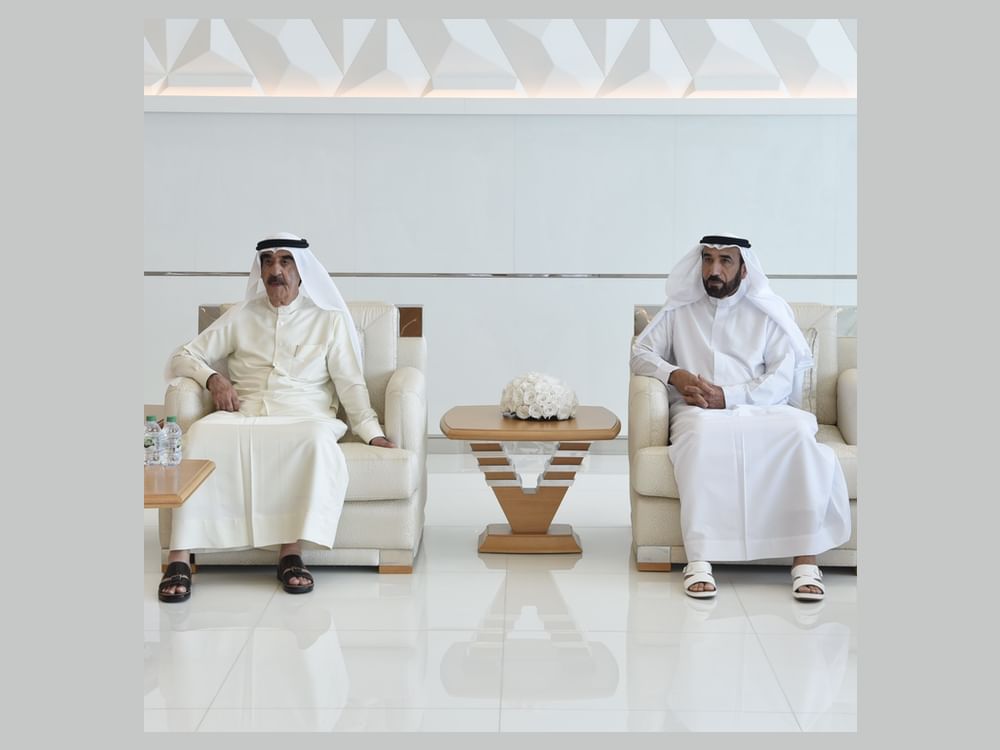 Governante de Umm Al Qaiwain recebe condolências pelo falecimento da mãe