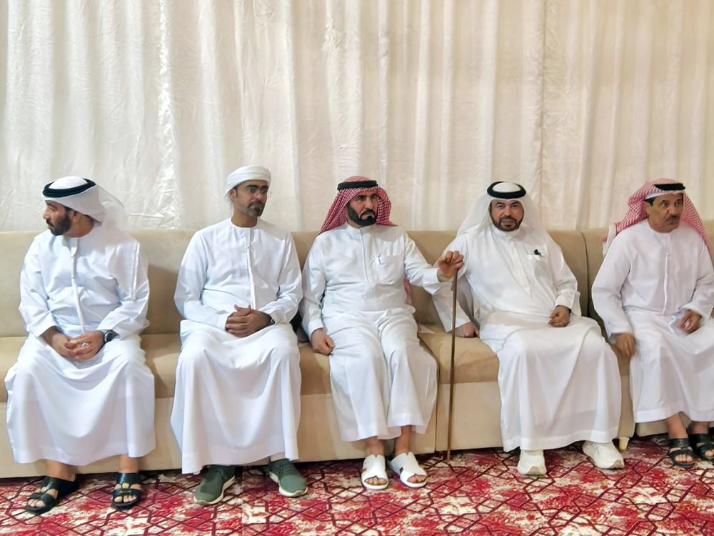طالب بن صقر يعزي بوفاة حصة على راشد المزكي الشامسي