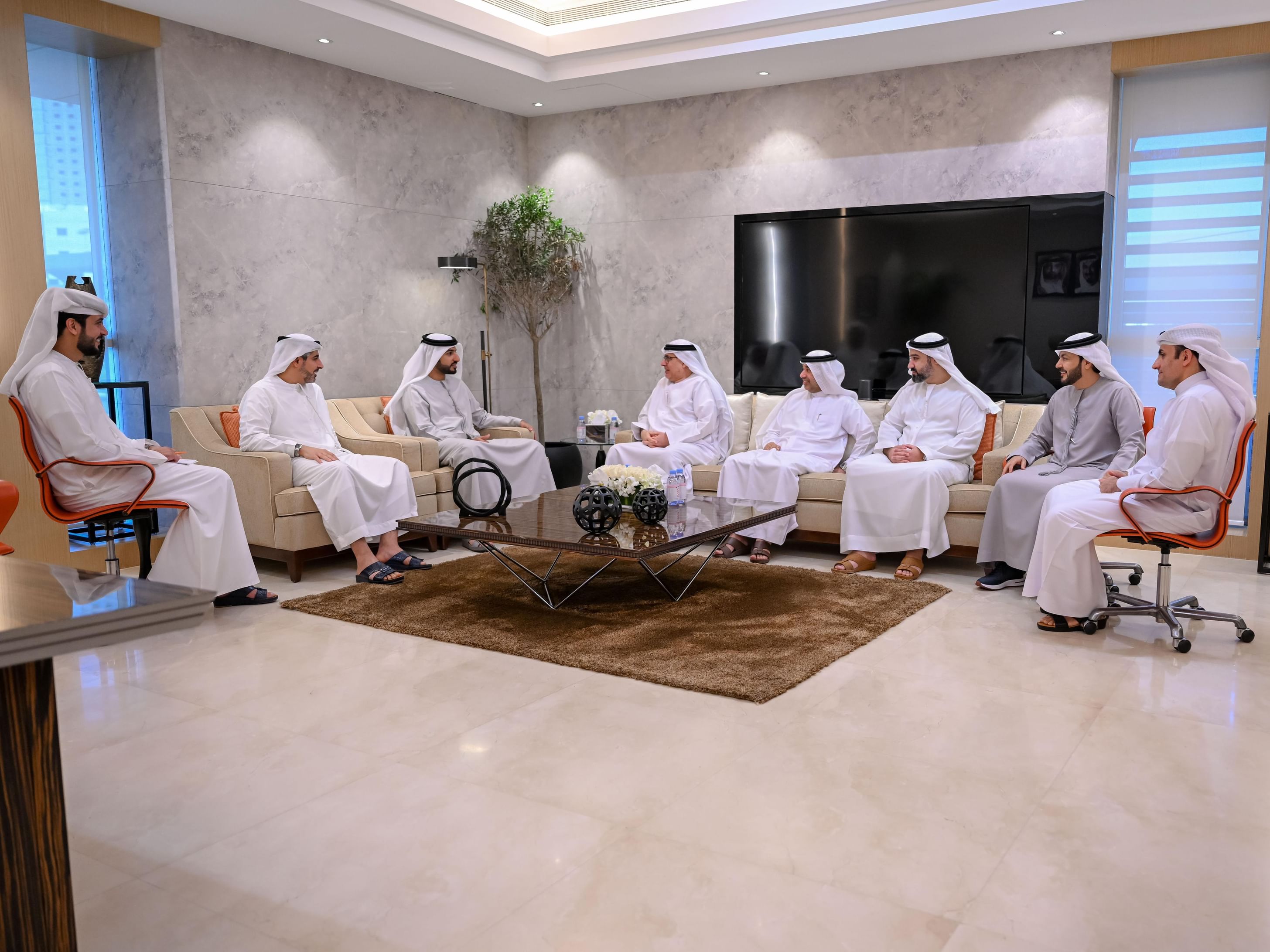 راشد بن حميد : عجمان تولي أهمية كبيرة لتوفير الفرص للشباب الإماراتي