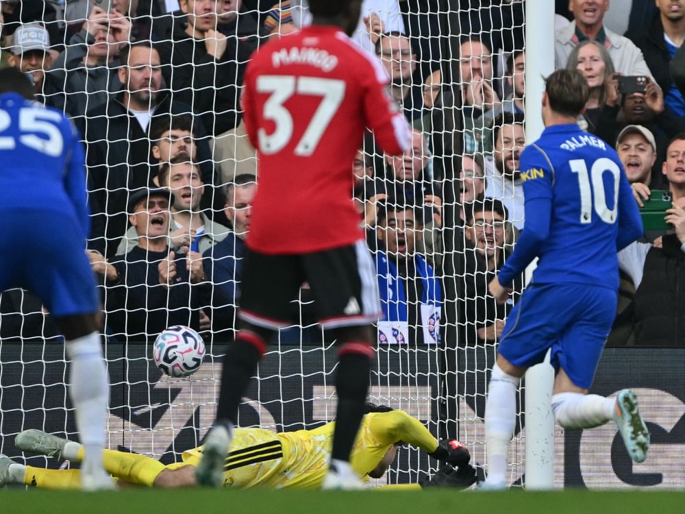 Chelsea beat Manchester United 2-0 to go fourth in Premier League