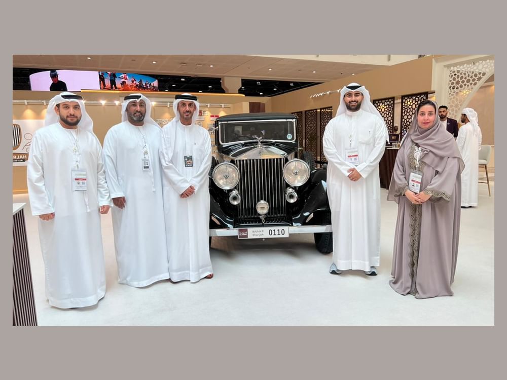 متحف الشارقة للسيارات القديمة يعرض سيارتين نادرتين في معرض الصيد والفروسية 2026