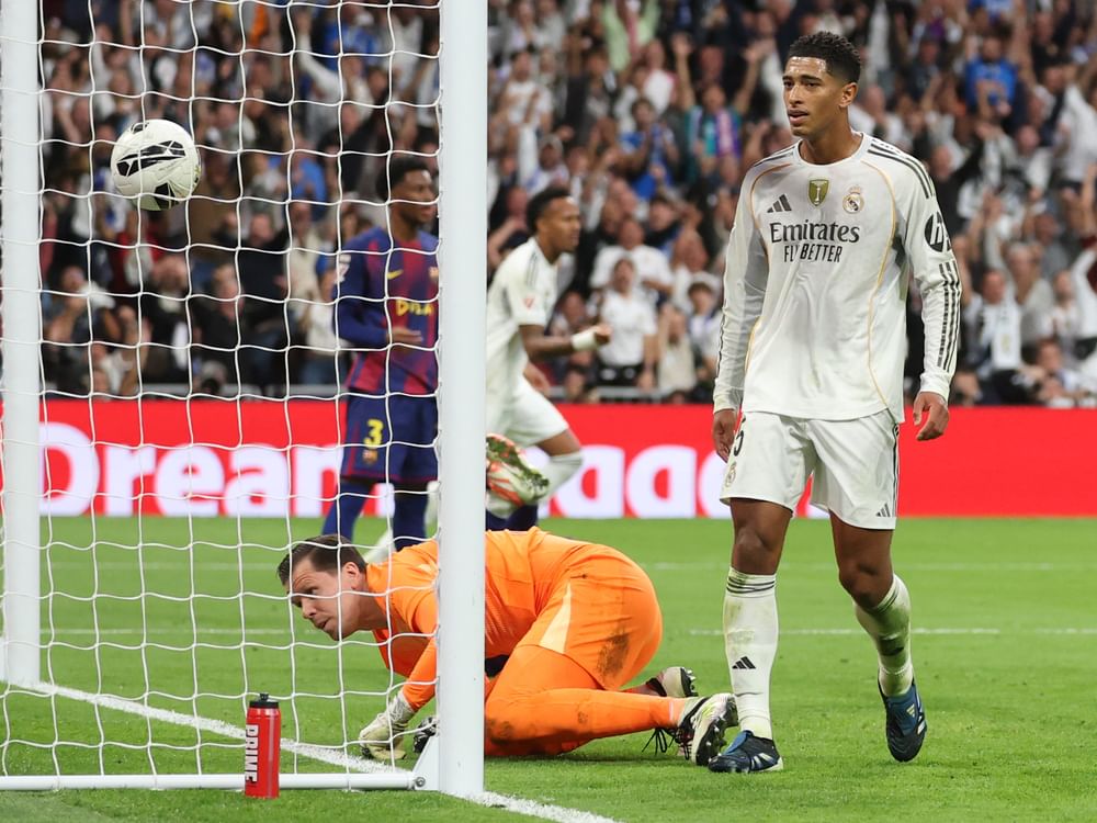 ريال مدريد يفوز على برشلونة ويعزز صدارته للدوري الإسباني