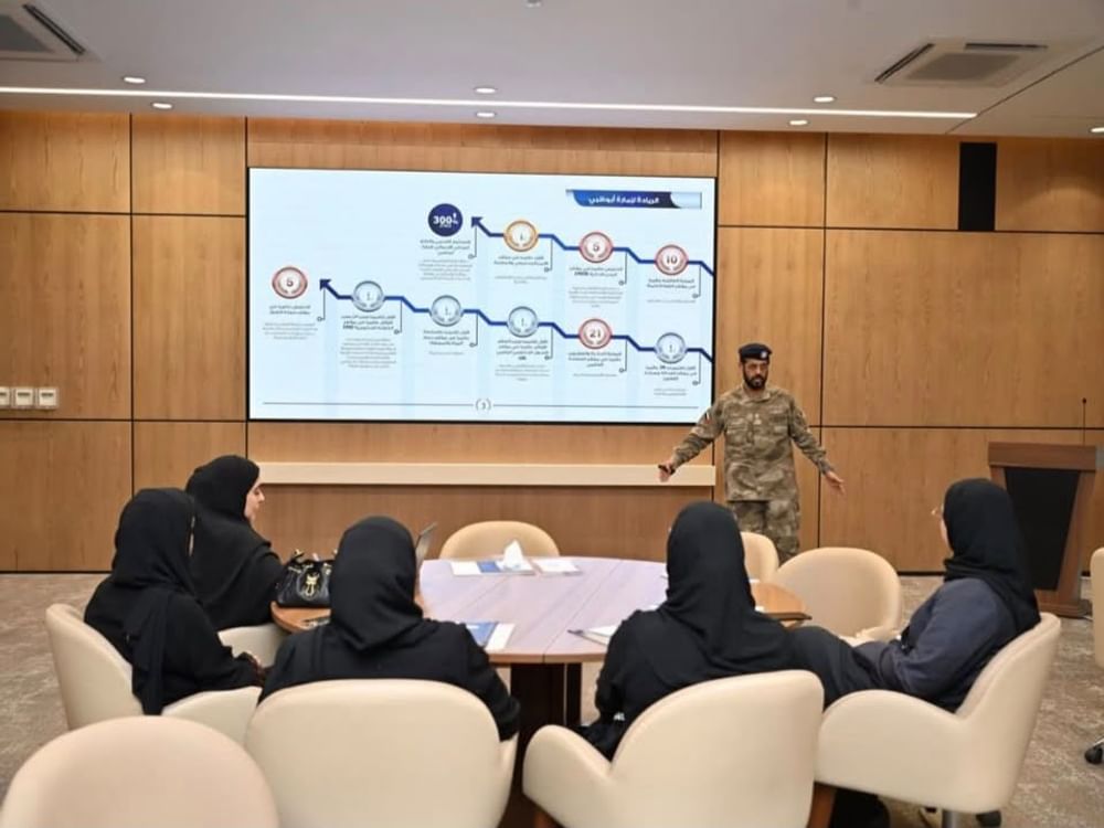 شرطة أبوظبي تُطلع وفد "التنمية الاقتصادية" على أفضل الممارسات المؤسسية