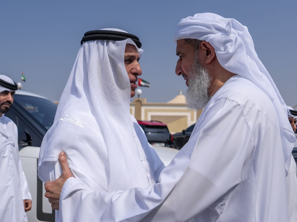 سعود بن صقر يعزي في وفاة إبراهيم حميد بن هاشل الطنيجي