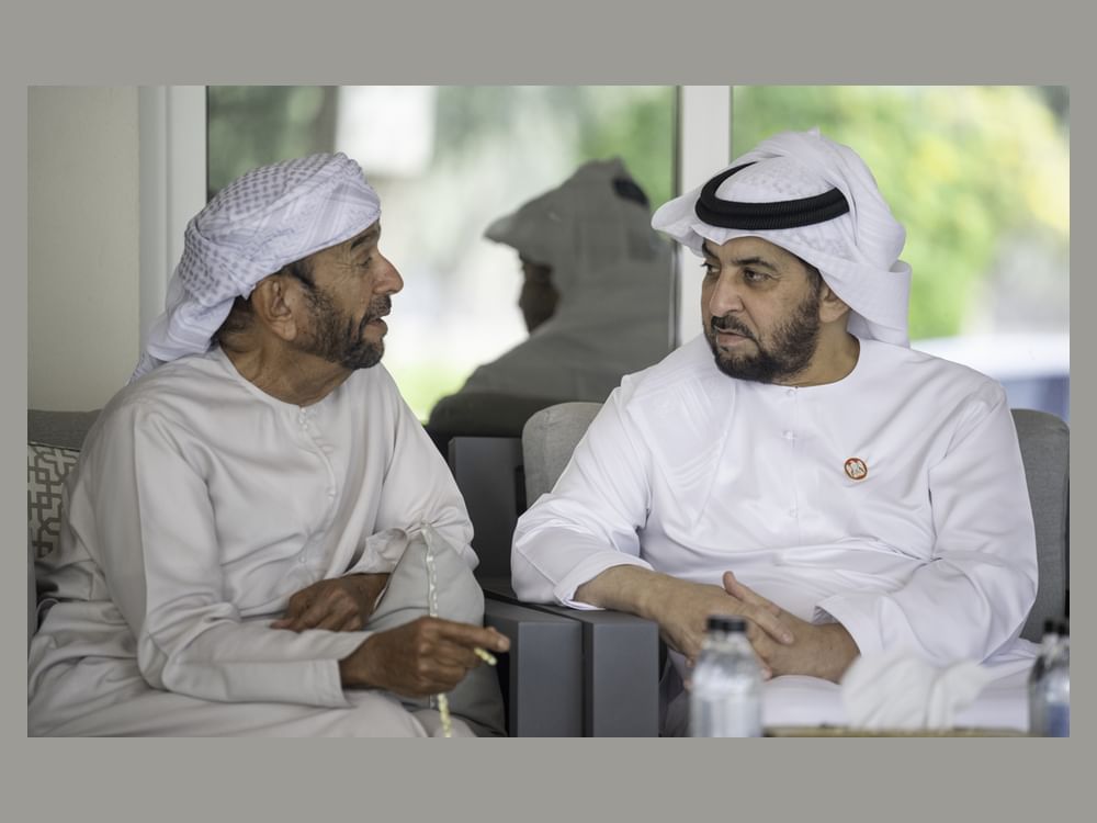 حمدان بن زايد يزور سرور بن محمد ويتبادلان التهاني بعيد الفطر