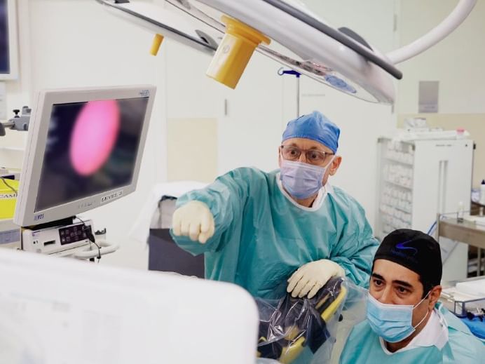 "كليفلاند كلينك أبوظبي" يقدم العلاج بالتجريف المائي لتضخم البروستات الحميد