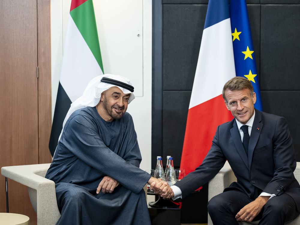 Los presidentes de Emiratos Árabes Unidos y Francia abordan las relaciones bilaterales y la evolución de la situación regional al margen de la cumbre del G7