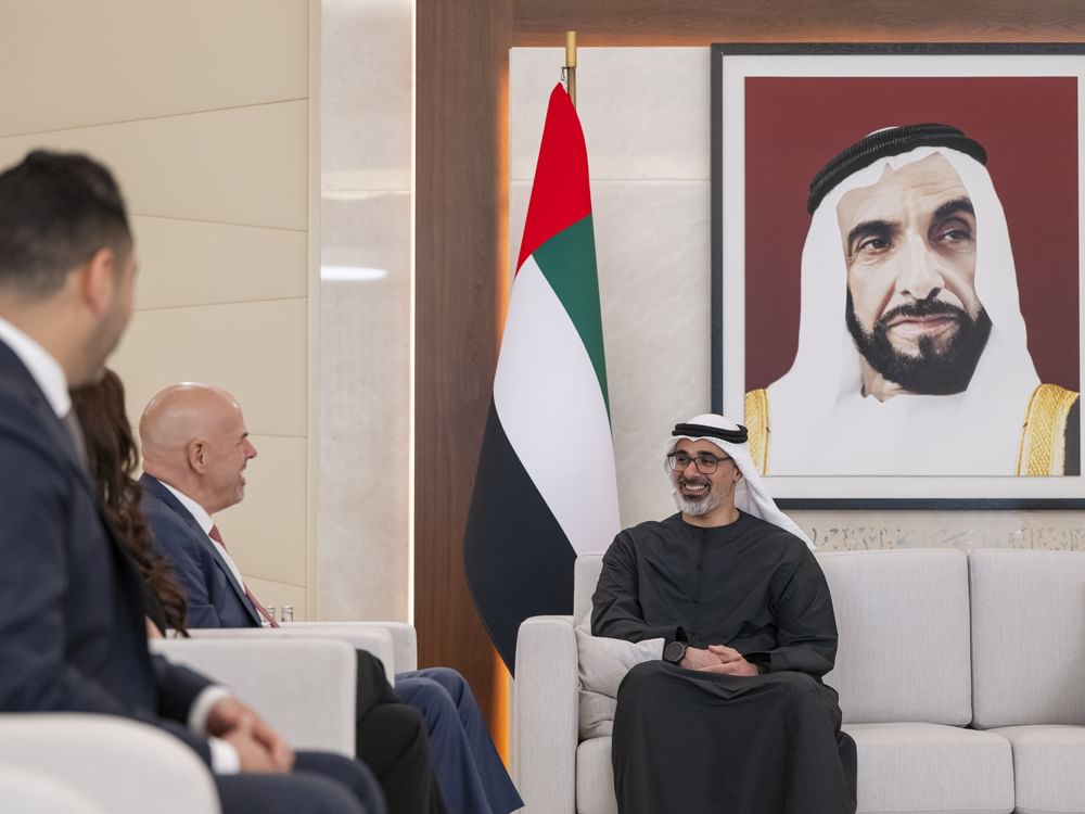 खालिद बिन मोहम्मद बिन जायद ने ओरेकल के सह-मुख्य कार्यकारी अधिकारी से मुलाकात की