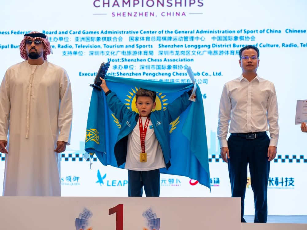 سلطان بن خليفة بن شخبوط يتوج أبطال آسيا للشطرنج بالصين