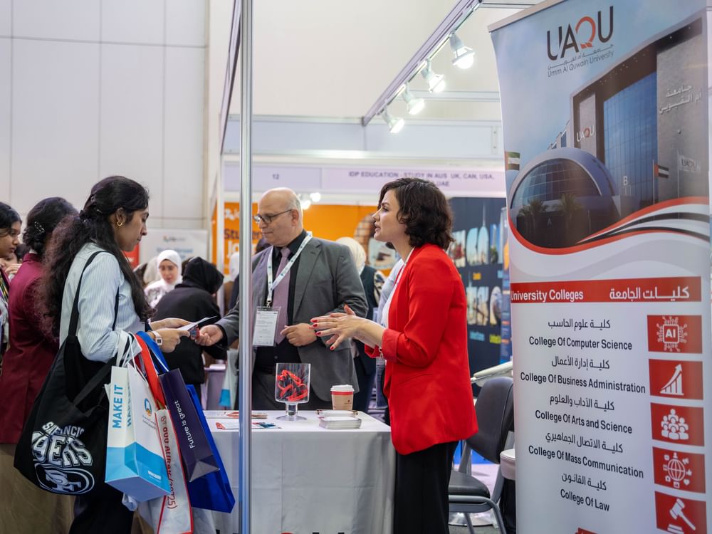 جامعة أم القيوين تستعرض برامجها الأكاديمية في معرض التعليم الدولي بالشارقة