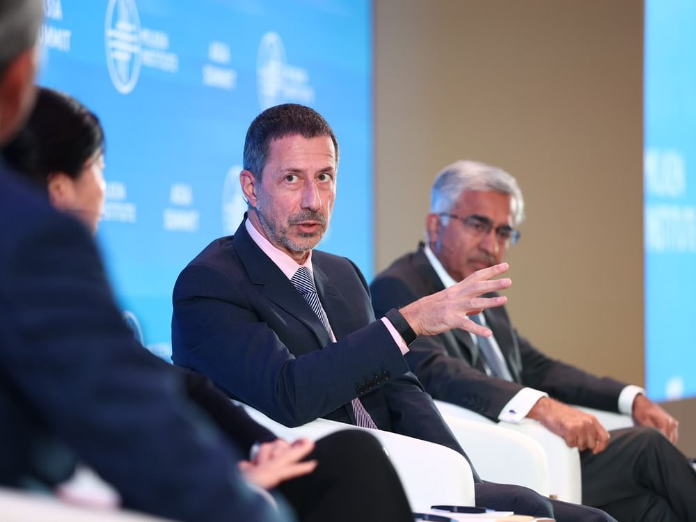 "مبادلة" تستعرض نهجها الاستثماري وخططها للتوسع في قمة معهد ميلكن 2026