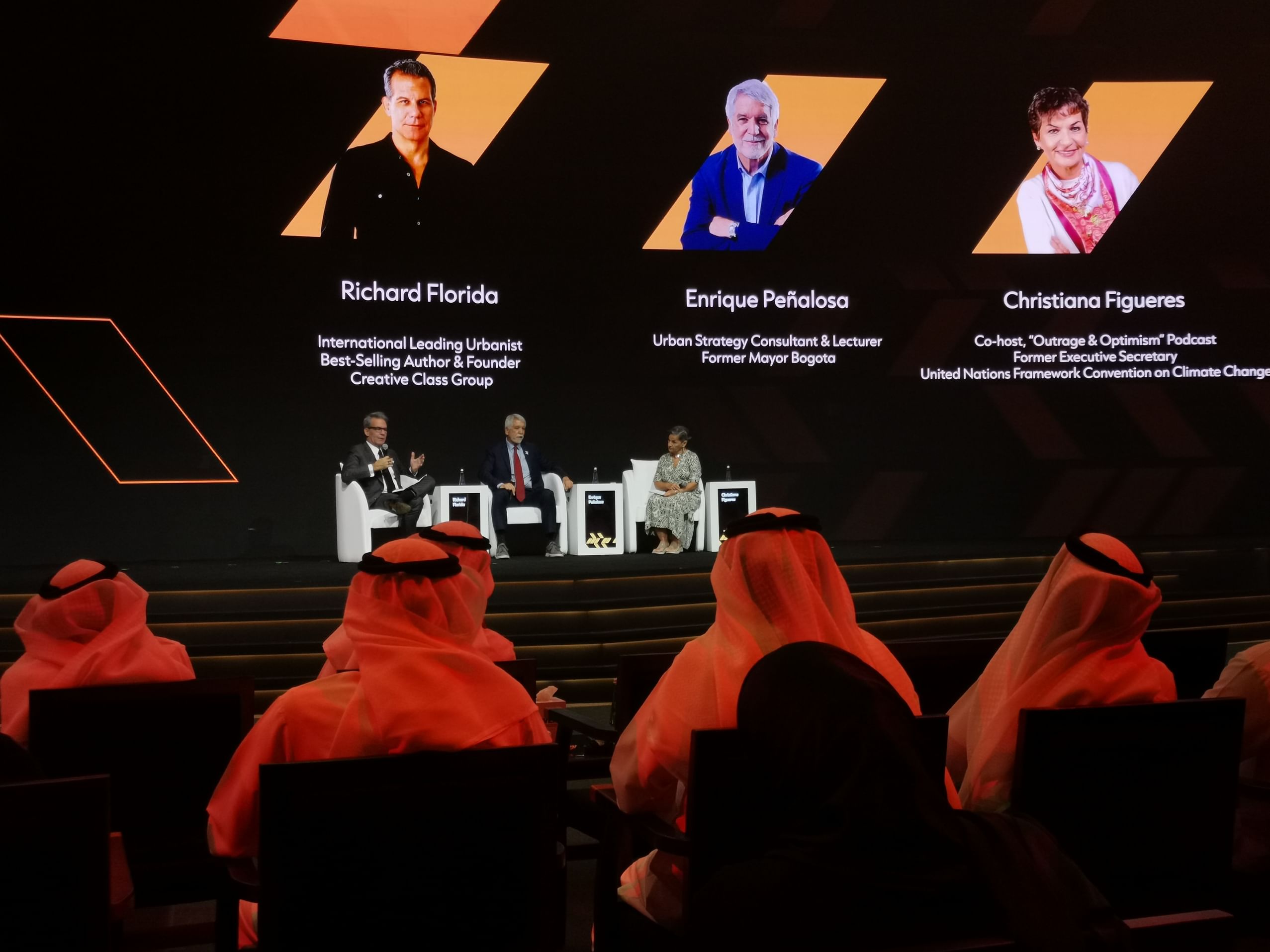 خبراء دوليون يؤكدون خلال "ليفكس 2026" أهمية دور السكان في تشكيل مستقبل المدن 
