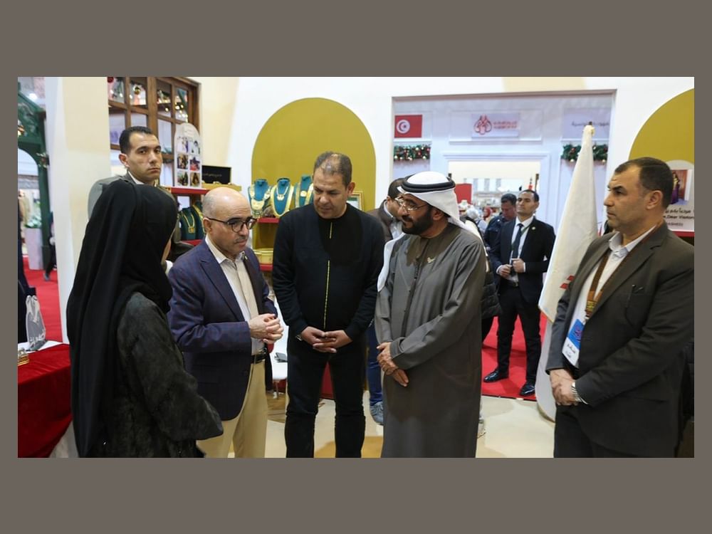 رئيس المنظمة العربية للسياحة يشيد بجناح الإمارات في معرض "تراثنا" 