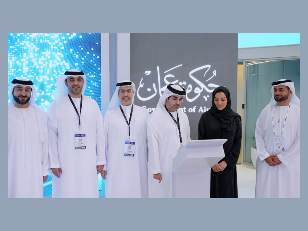 عبد العزيز النعيمي يطلع على الخدمات الرقمية لبلدية عجمان خلال جيتكس 2023  . 