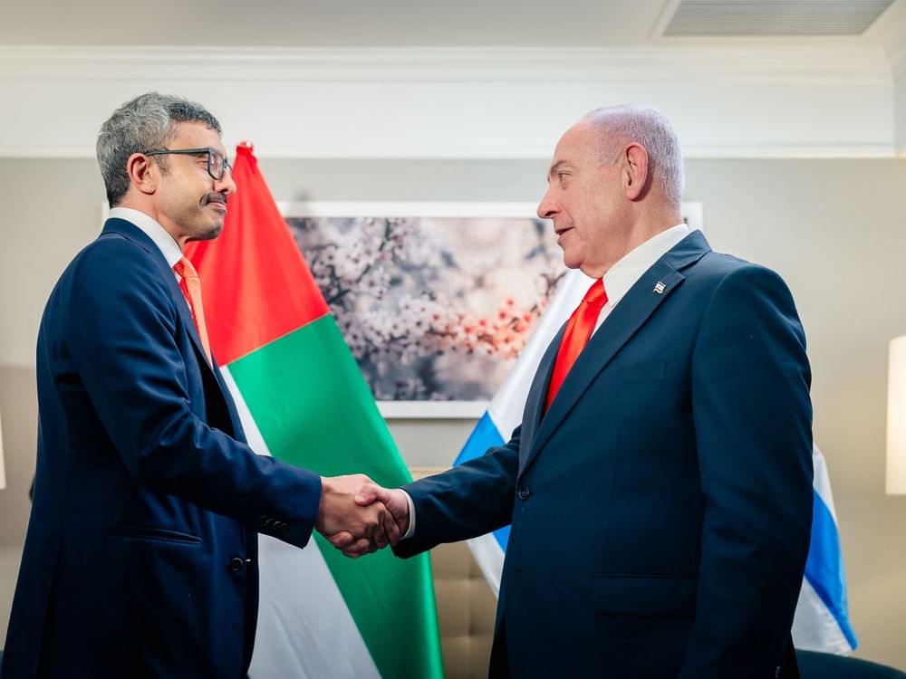عبدالله بن زايد يشدد خلال لقائه رئيس الوزراء الإسرائيلي في نيويورك على ضرورة إنهاء الحرب في غزة