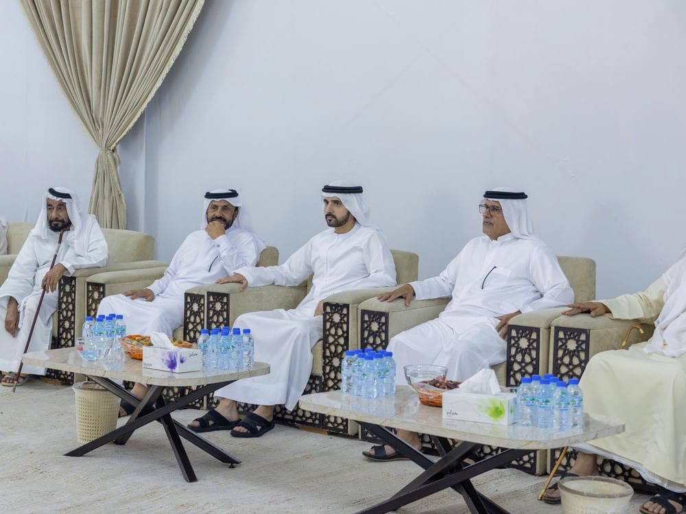 حمدان بن محمد يقدّم واجب العزاء في وفاة محمد سهيل بن عويضان العامري