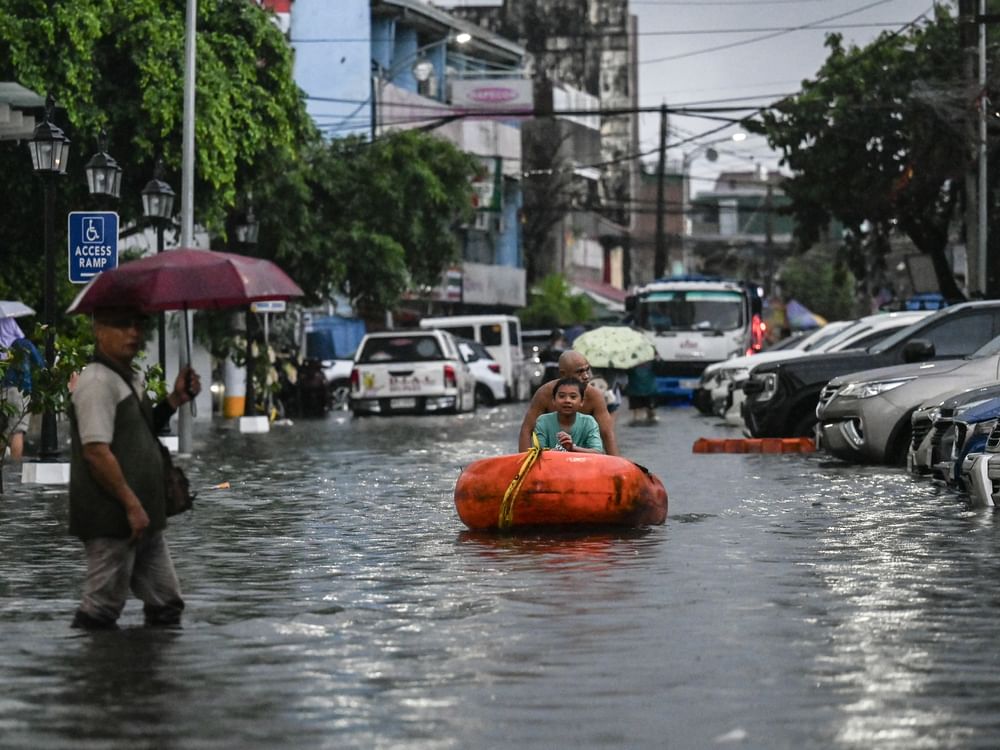 12 dead in floods, landslides in Philippines | Emirates News Agency