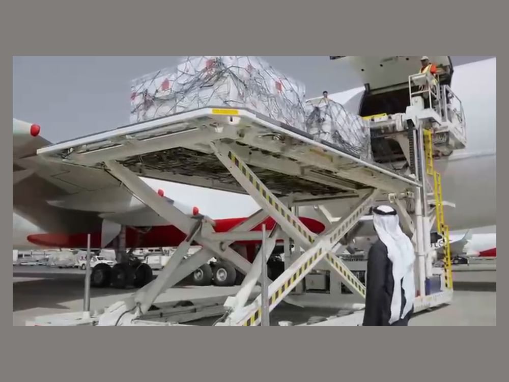 UAE, Bahrain jointly dispatch urgent 100 tonnes of aid to Gaza Strip