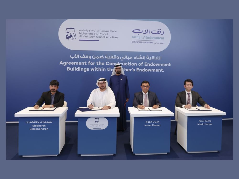 Mohammed bin Rashid attends MBRGI’s signing of agreements for three endowment buildings in support of Fathers’ Endowment campaign
