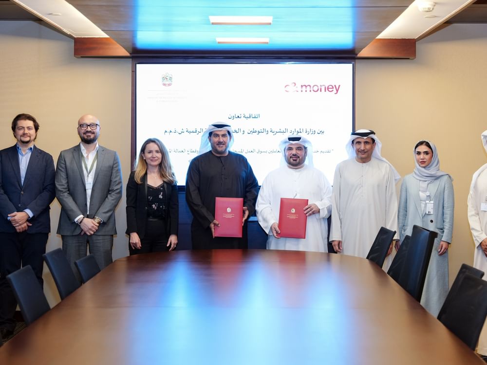 "الموارد البشرية والتوطين" و"e& money" تتعاونان لتسهيل دفع رواتب العمالة المساعدة