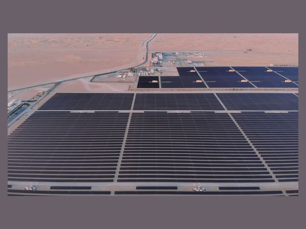 الإمارات تقود نمو مشاريع الطاقة الشمسية حول العالم في 2025