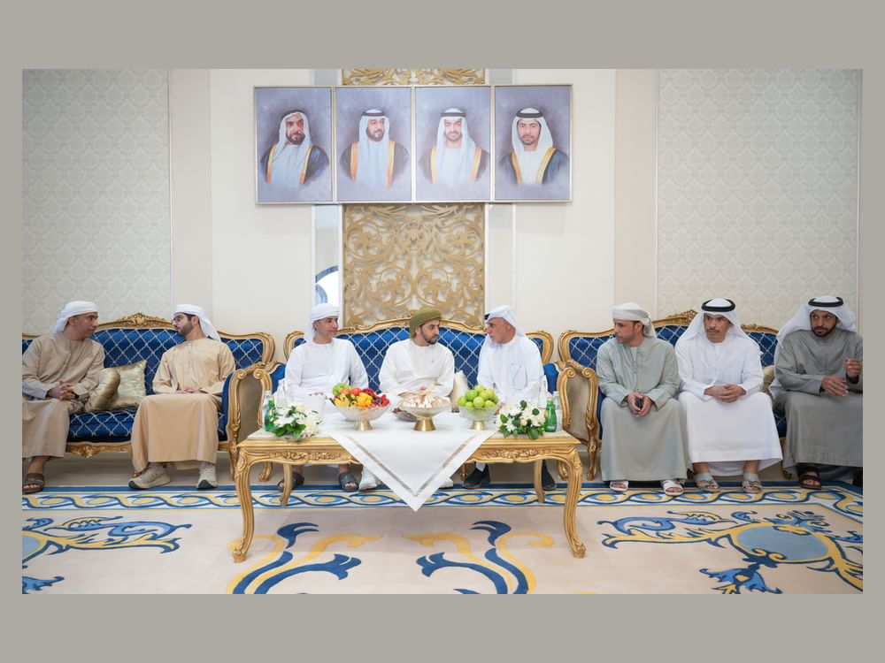 حمدان بن زايد يزور بخيت عشيّر المزروعي في منزله بمدينة زايد