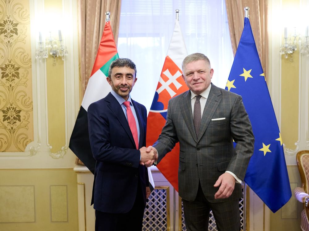 عبدالله بن زايد يلتقي رئيس وزراء سلوفاكيا خلال زيارة عمل إلى براتيسلافا 